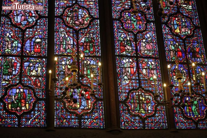 Immagine La Bibbia raccontata sulle vetrate della Sainte Chapelle di Parigi anyamuse / Shutterstock.com