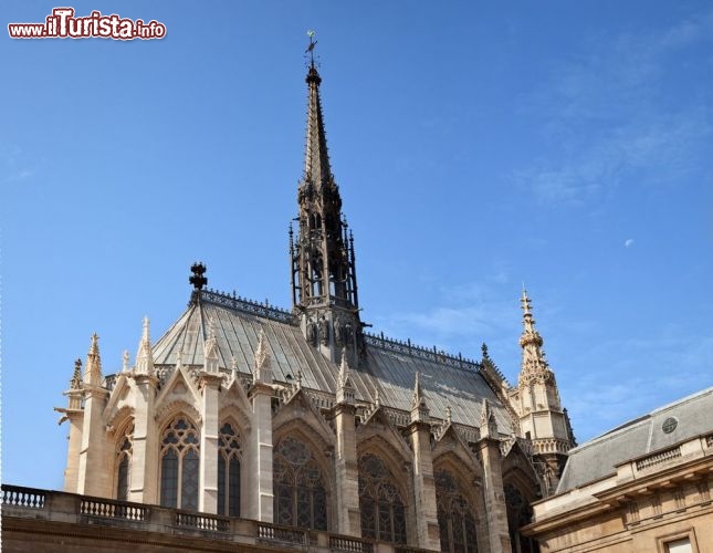 Immagine L'esterno della Sainte Chapelle edificata in soli sei anni - © Daniela Migliorisi / Shutterstock.com
