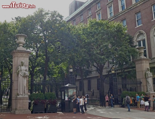 Immagine Ingresso del campus alla Columbia University di New York. Ci troviamo a Morningside Heights, uno dei quartieri dell'isola di Manhattan.
