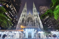 La Cattedrale di San Patrizio di notte: St.Patrick ...