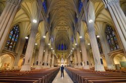 Interno della St.Patrick's Cathedral, Cattedrale cattolica neogotica romana a New York City - © Sean Pavone / Shutterstock.com