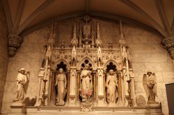 Statue all'interno della Cattedrale Metropolitana di New York City - © Chubykin Arkady / Shutterstock.com