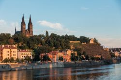 La collina di Vysehrad si affaccia direttamente ...