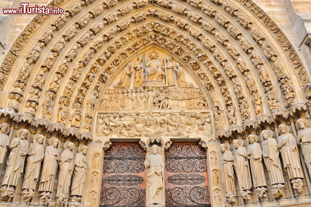 Immagine Il Portale di ingresso alla Cattedrale di Notre Dame a Parigi - © Christian Bertrand / Shutterstock.com