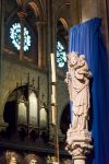 Statua della Vergine con il Bambino dentro la Chiesa di Notre Dame a Parigi - © Viacheslav Lopatin / Shutterstock.com