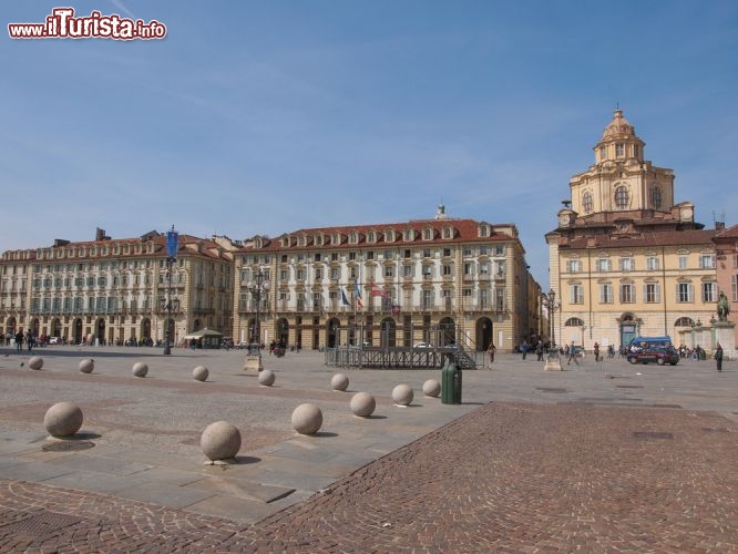 Immagine Piazza Castello, il centro barocco di Torino - © Claudio Divizia / Shutterstock.com