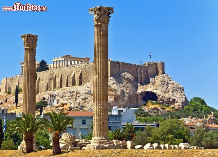 Immagine Tempio di Zeus Olimpio all'Acropoli di Atene - © Panos Karas / Shutterstock.com