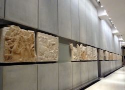 Metope del Partenone esposte al Museo dell'Acropoli ...