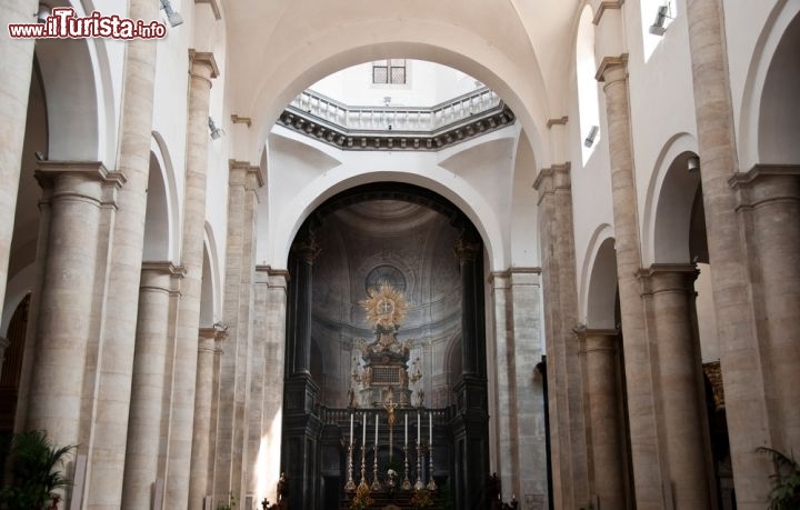 Immagine Interno del Duomo di Torino. La chesa è intitolata a San Giovanni Battista - © Mariette Budel / Shutterstock.com