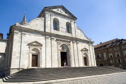 La Cattedrale di San Giovanni Battista a Torino. E' considerato un perfetto esempio di barocco rinascimentale. Al suo interno viene conservata la Sacra Sindone - © Surkov Dimitri / ...