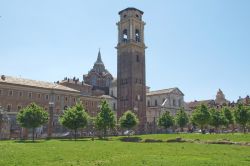 Fotografia della Cattedrale di Torino come si vede dalla zona di Porta Palatina - © Claudio Divizia / Shutterstock.com