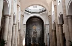 Interno del Duomo di Torino. La chesa è ...