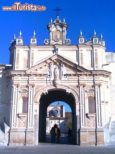 Immagine Porta d'ingresso del Monastero della Cartuja a Siviglia - © Federico Lopez Sicardo / Shutterstock.com