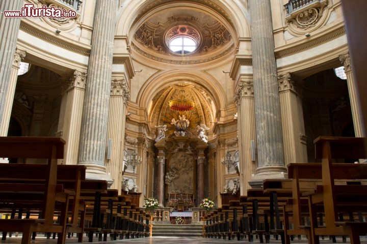Immagine Interno della Basilica di Superga, il mausoleo di casa Savoia - © lsantilli / Shutterstock.com