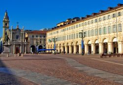 La Piazza San Carlo a Torino è detta anche il "salotto bene" della prima capitale d'Italia. E' una delle piazze più interessanti della città di Torino, ...