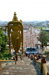 In occasione del Thaipusam, una festività induista che si tiene per tre giorni tra gennaio e febbraio ogni anno, sono oltre un milione i pellegrini provenienti da ogni parte del paese ...