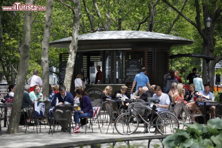 Immagine Chiosco al Battery Park di Lower Manhattan a New York  - © NYC & Company / Marley White