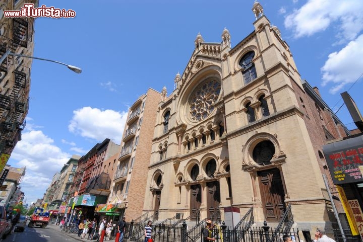Immagine Eldridge Street Synagogue é la prima sinagoga costruita a New York City - © Sean Pavone / Shutterstock.com