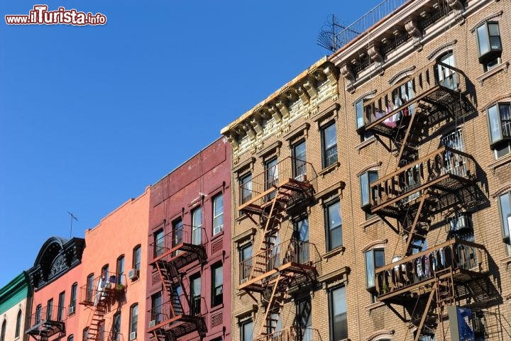 Immagine Tipici edifici nel Lower East Side di New York City  - © Sean Pavone / Shutterstock.com