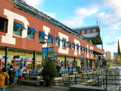 Iconica immagine di Pier 17 a South Street Seaport, New York City - © Nestor Noci / Shutterstock.com