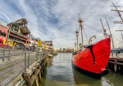 Zona turistica a Pier 17, New York City - © CristinaMuraca / Shutterstock.com