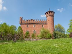 Il Castello Medievale del Parco Valentino a Torino - © Claudio Divizia / Shutterstock.com
