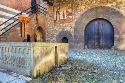 Dentro al borgo ricostruito in stile medievale del Parco Valentino a Torino - © Rostislav Glinsky / Shutterstock.com