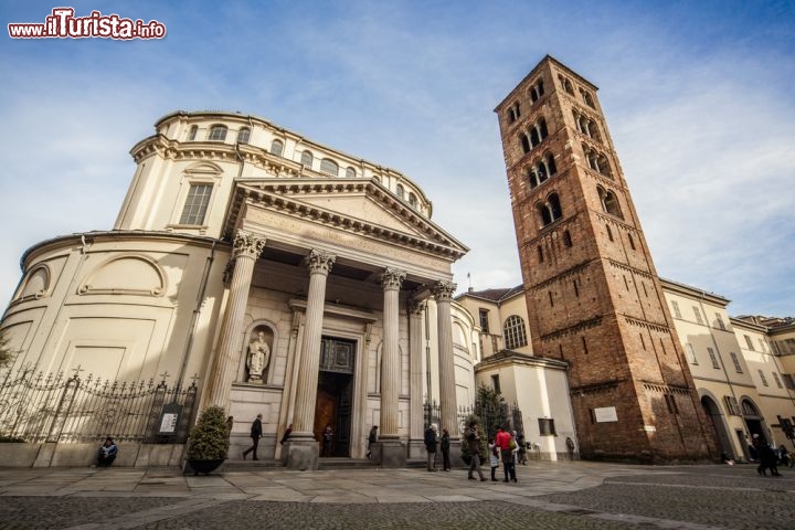 Immagine Il Santuario della Consolata a Torino, è considerato uno dei capolavori del barocco piemontese. La cella campanaria raggiunge una altezza di 40 metri - © Giancarlo Restuccia / Shutterstock.com