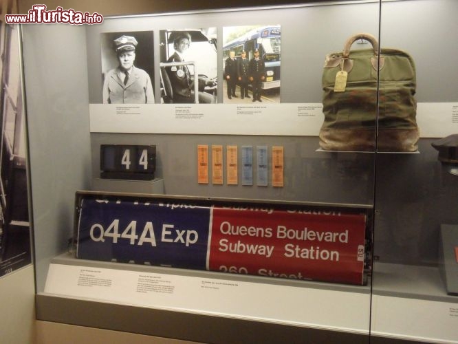 Immagine Museo dei trasporti di New York City, cimeli dei bus: tra le mostre interattive del museo, quella intitolata “On the streets: New York's Trolleys and Buses”, racconta la storia del trasporto pubblico in superficie - Foto © Eric Fischer / Flickr