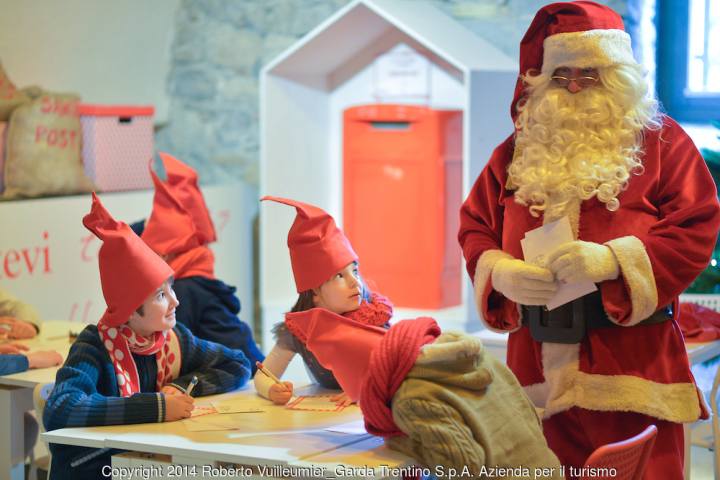 Babbo Natale Che Viene A Casa.La Casa Di Babbo Natale A Riva Del Garda Date 2019