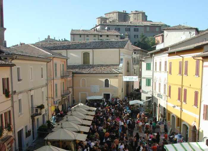 Mercatini Di Natale Sant Agata Feltria.La Fiera Del Tartufo Bianco A Sant Agata Feltria Date 2019