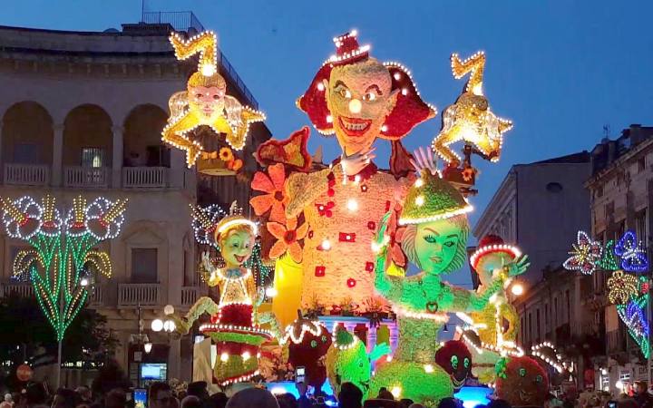 Festa dei Fiori, Carnevale infiorato Acireale