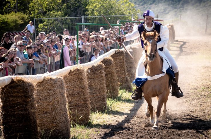 Rievocazione storica delle Contrade e Palio dellAnello Tarquinia