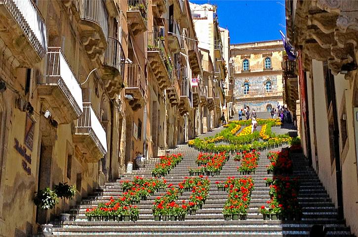 Scalinata infiorata di Santa Maria del Monte Caltagirone