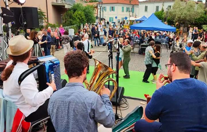 La Borgata che Danza - Festival di strada di musiche tradizionali dell'Emilia Romagna - Piatti e balli della tradizione Bellaria Igea Marina