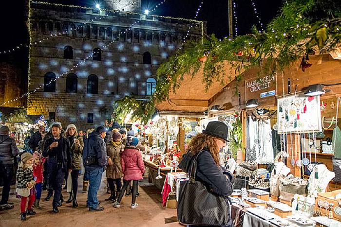 Villaggi Di Natale In Italia.I Mercatini Del Villaggio Di Natale A Montepulciano Date 2019 E Programma