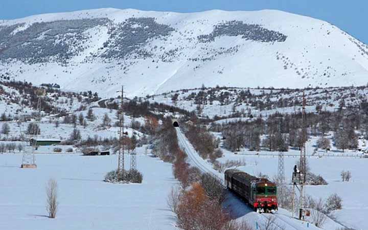 Mercatini Natale Abruzzo.Il Treno Dei Mercatini Di Natale In Abruzzo Tra Sulmona Date 2019