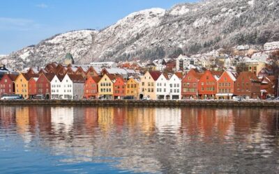 Bryggen_UNESCO_Bergen_Norvegia_fotografato_con_la_neve_inverno_24691735