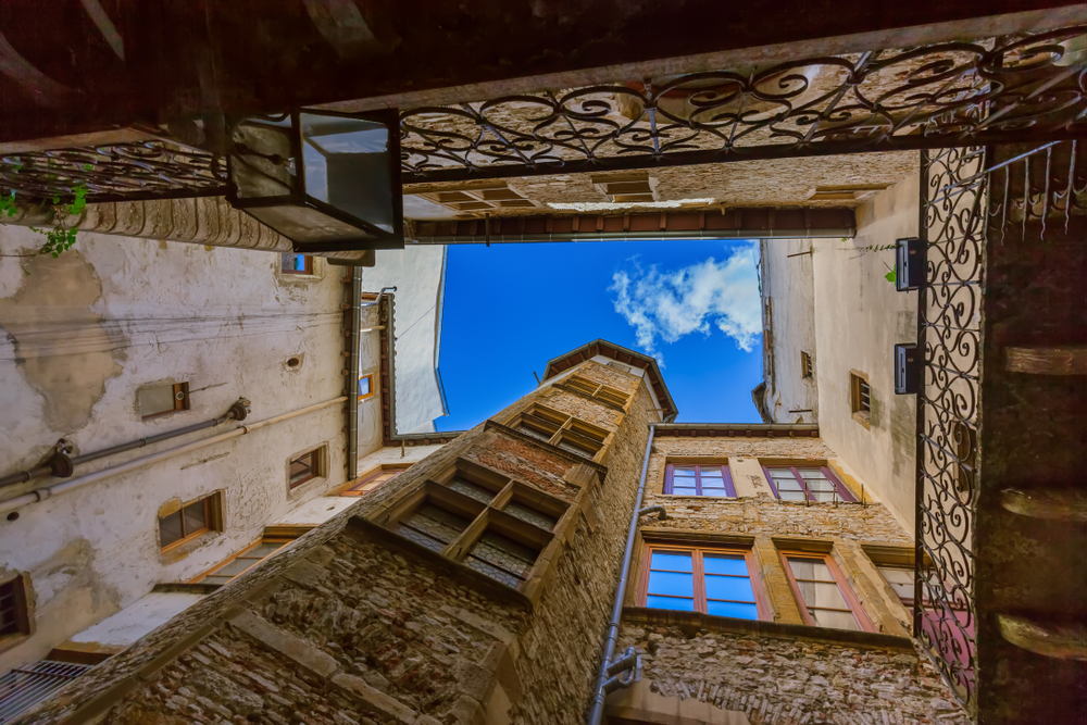 Old,Medieval,Courtyard,Traboules,In,Lyon,France,-,Travel,And