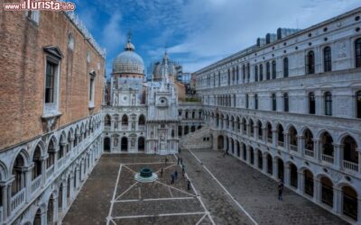 Cortile_interno_Palazzo_Ducale_Venezia_158409812