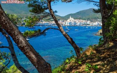 Costa_Brava_e_borgo_Cadaques_mare_Catalogna_Spagna_148366304