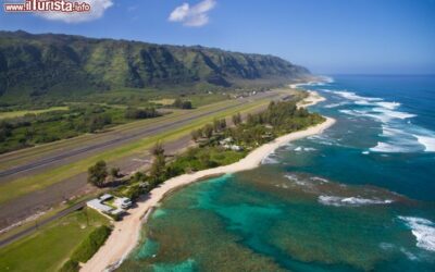Costa_nord_Oahu_in_lontananza_la_spiaggia_di_Makuleia_Hawaii_82061062