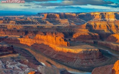 Dead_Horse_Point_Canyonlands_National_Park_USA_127438157_2