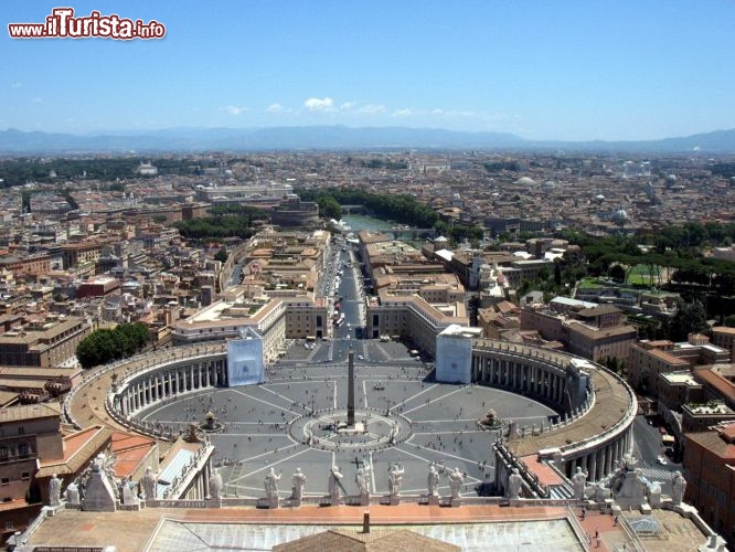 Foto_panorama_di_Roma_vista_dalla_cupola_di_San_Pietro
