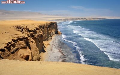 Il_fascino_dell_oceano_Pacifico_a_paracas_in_Peru_62125912