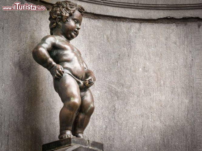 Manneken Pis, la statua del bambino che fa pipì, simbolo di Bruxelles