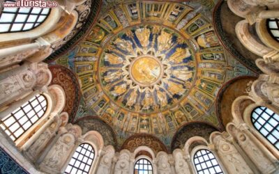 Interno_cupola_Battistero_Neoniano_Ravenna_217125988