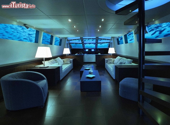 Interno_lussuoso_sottomarino_Lovers_Deep_hotel