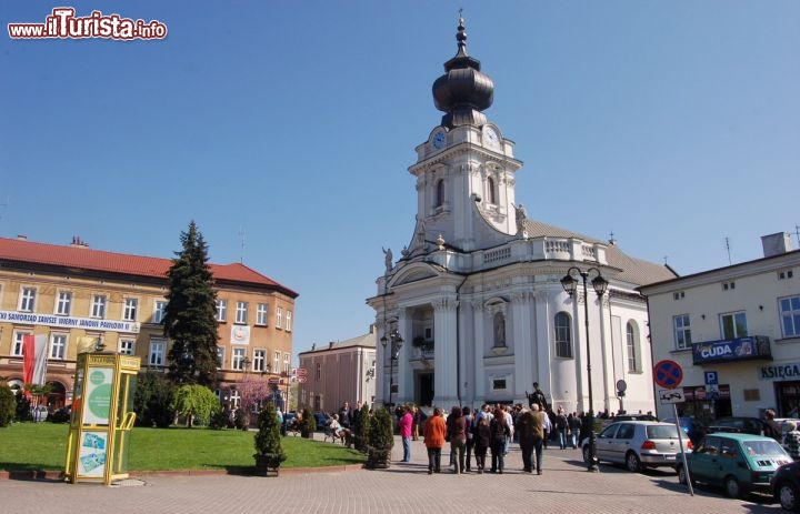 La-piazza-di-Wadowice-e-la-chiesa-Plac-Jana-Pawla-II