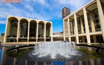 Lincoln_Center_Plaza_New_York_City